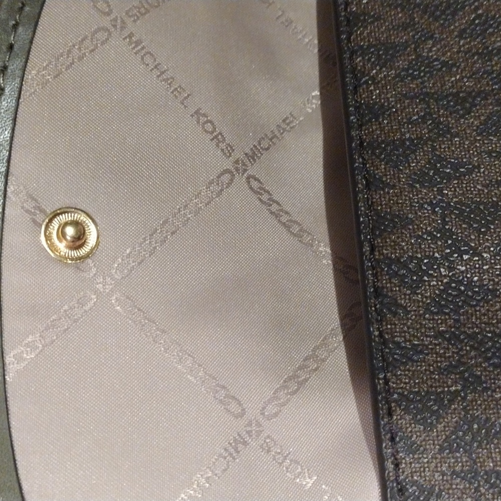 Michael Kors Large Eva Shoulder Tote Bag with wristlet Brown / Olive SOLD, SOLD, - Picture 11 of 16